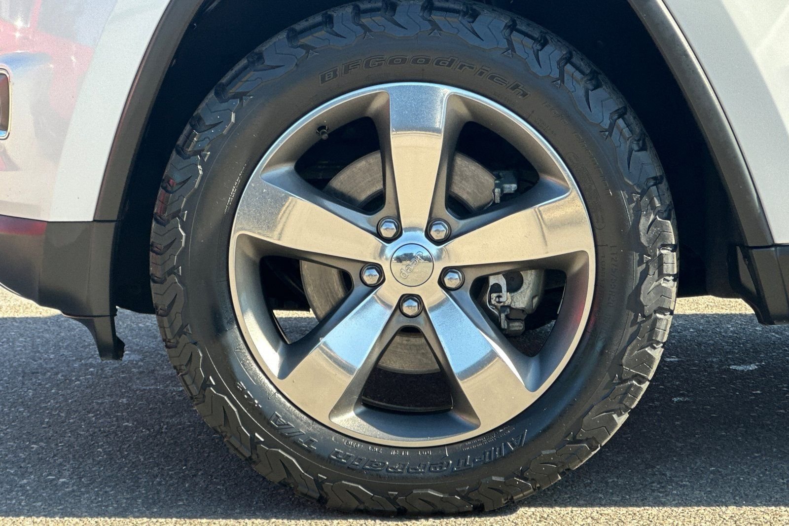 Used 2015 White Jeep Limited image 27