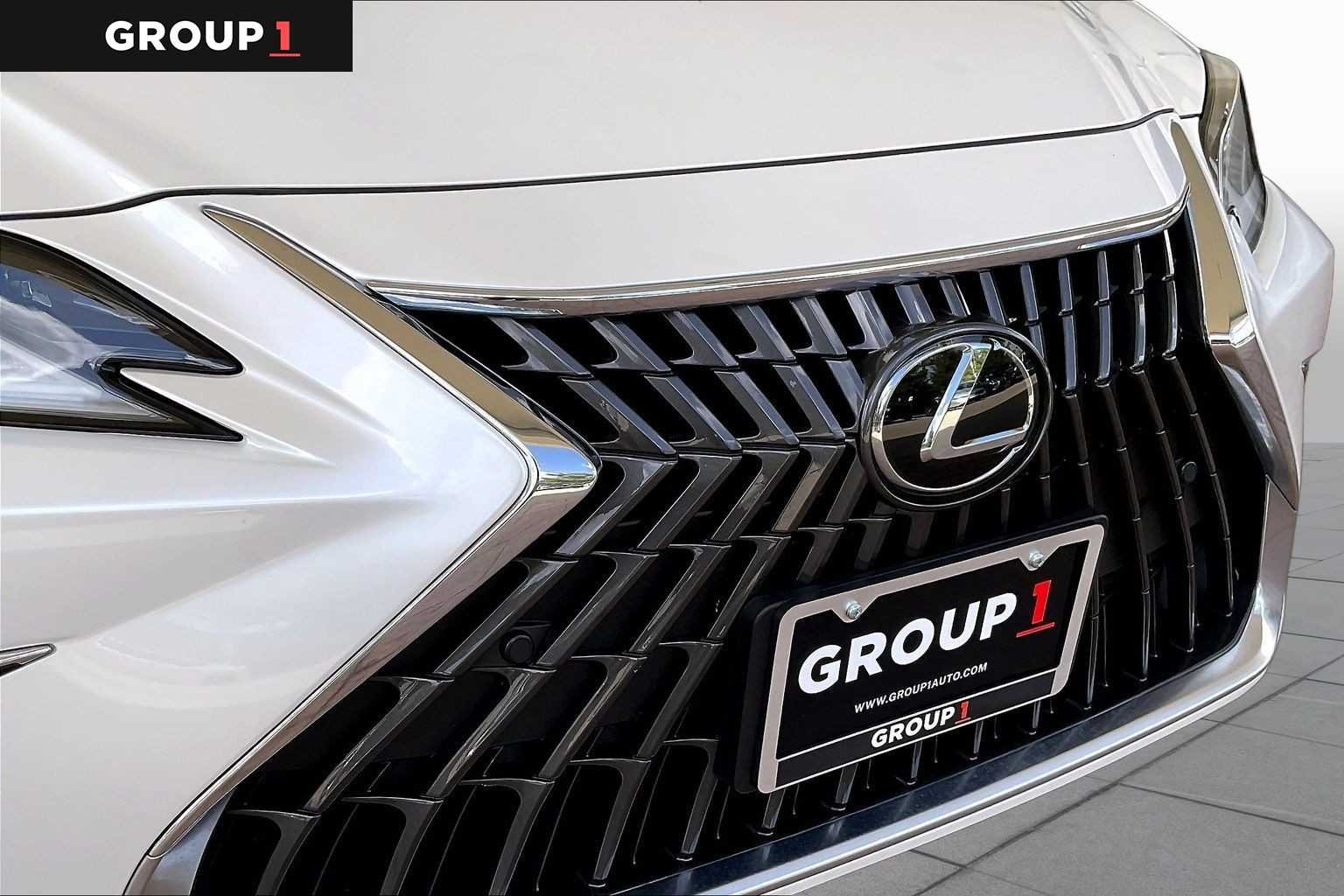 Used 2024 Eminent White Pearl Lexus Luxury image 27