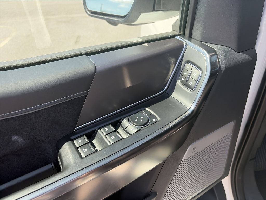New 2026 Star White Metallic Tri-Coat Ford Platinum® image 17