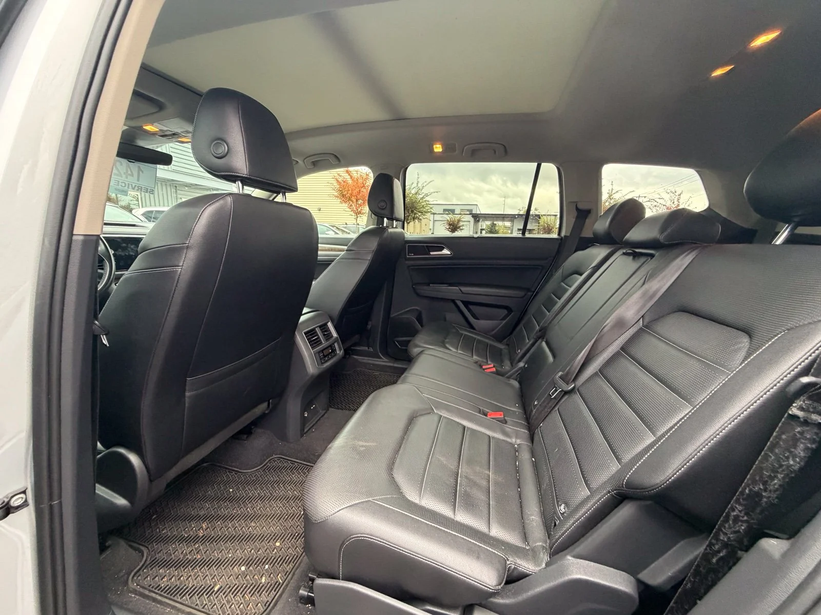 Used 2018 Silver Volkswagen SEL Premium image 10
