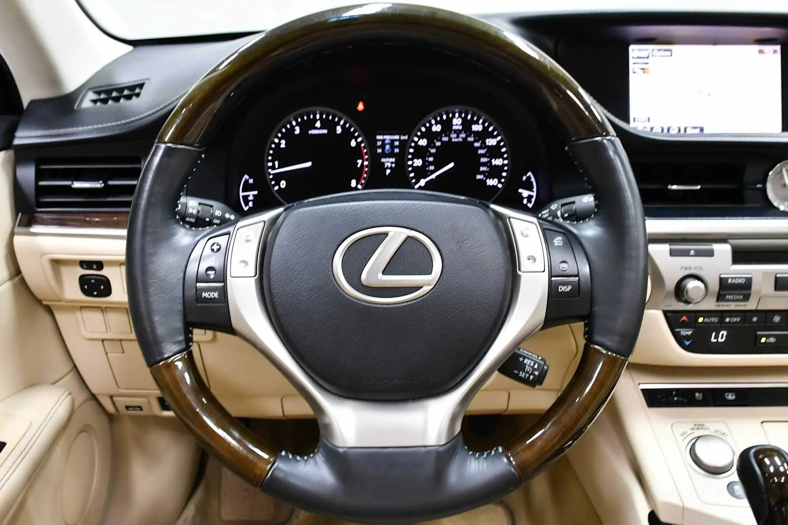 Used 2015 Starfire Pearl Lexus  image 19