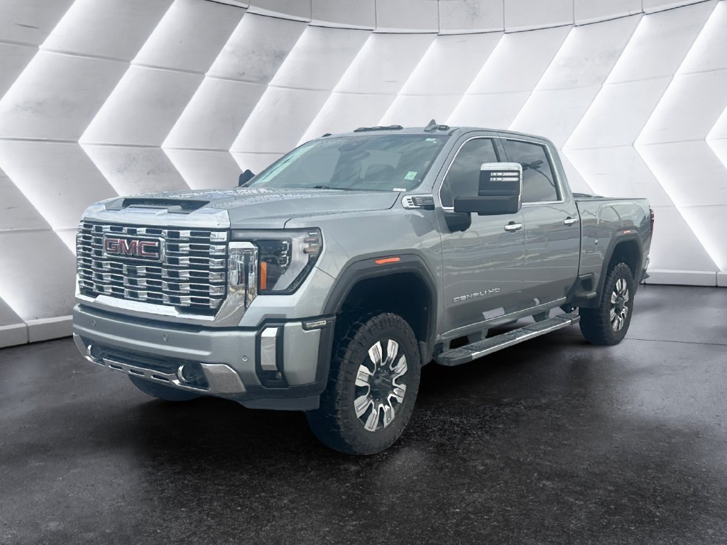 Used 2025 Silver GMC Denali image 3