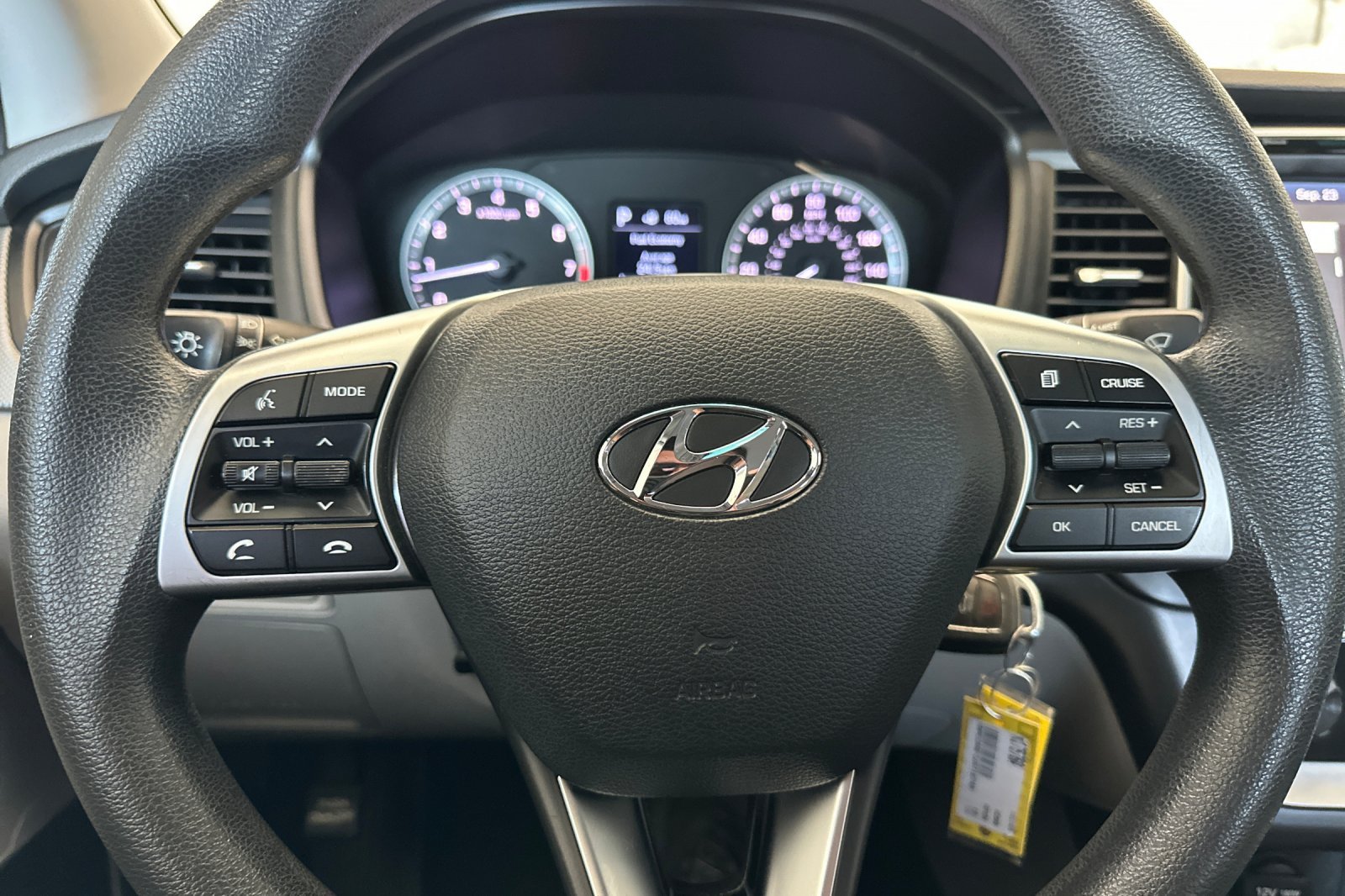 Used 2018 Silver Hyundai SE image 23