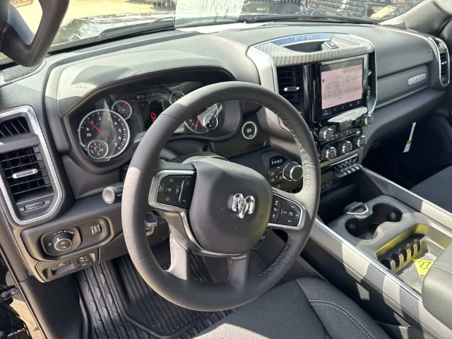 New 2027 Diamond Black Crystal Pearl-Coat Exterior Paint RAM Big Horn/Lone Star image 42