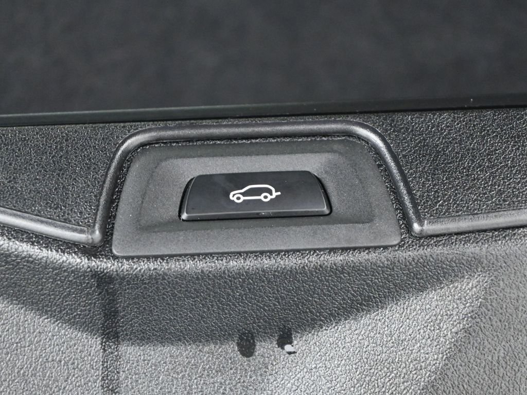 Used 2022 Black BMW M50i image 31