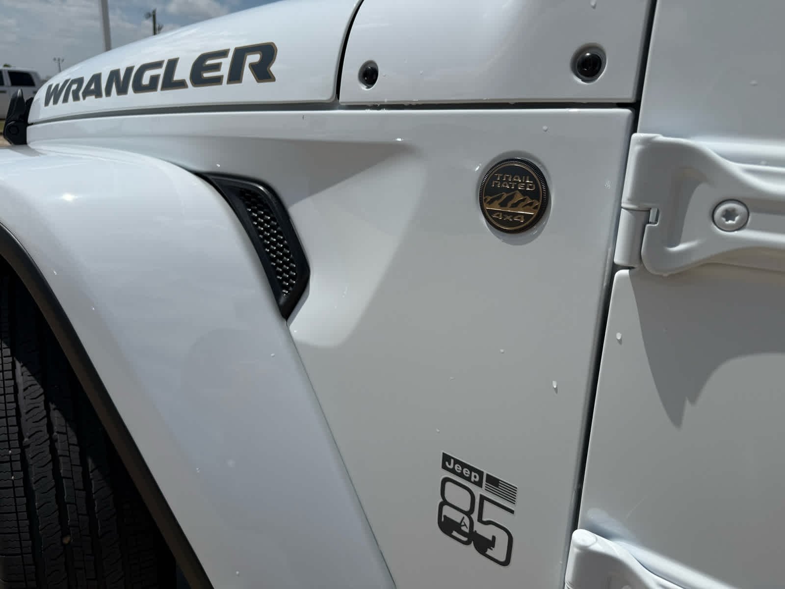 New 2026 Bright White Clear-Coat Exterior Paint Jeep 85th Anniversary image 11