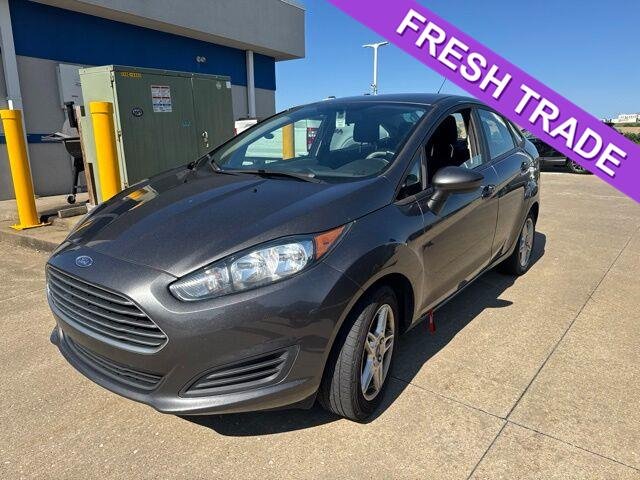 Used 2019 Magnetic Ford SE image 1