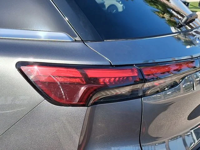 Used 2024 Gray INFINITI LUXE image 7