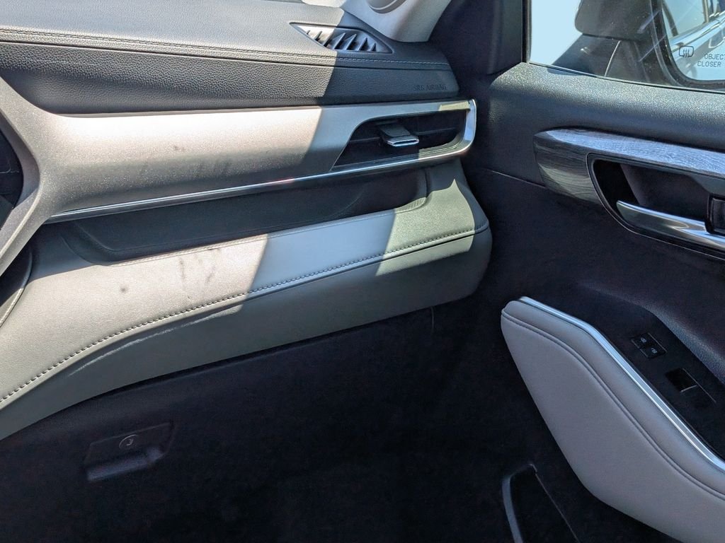 Used 2023  Toyota Limited image 20