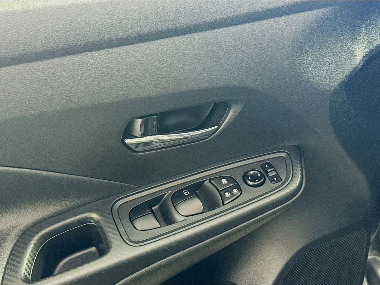 2025 Nissan Versa Sedan SV - Photo 14