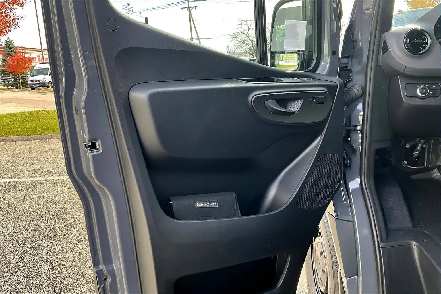 New 2025 D03/High roof Mercedes-Benz  image 12