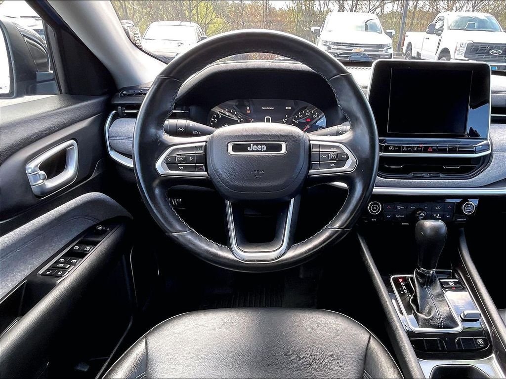 Used 2022 Laser Blue Pearlcoat Jeep Latitude image 16