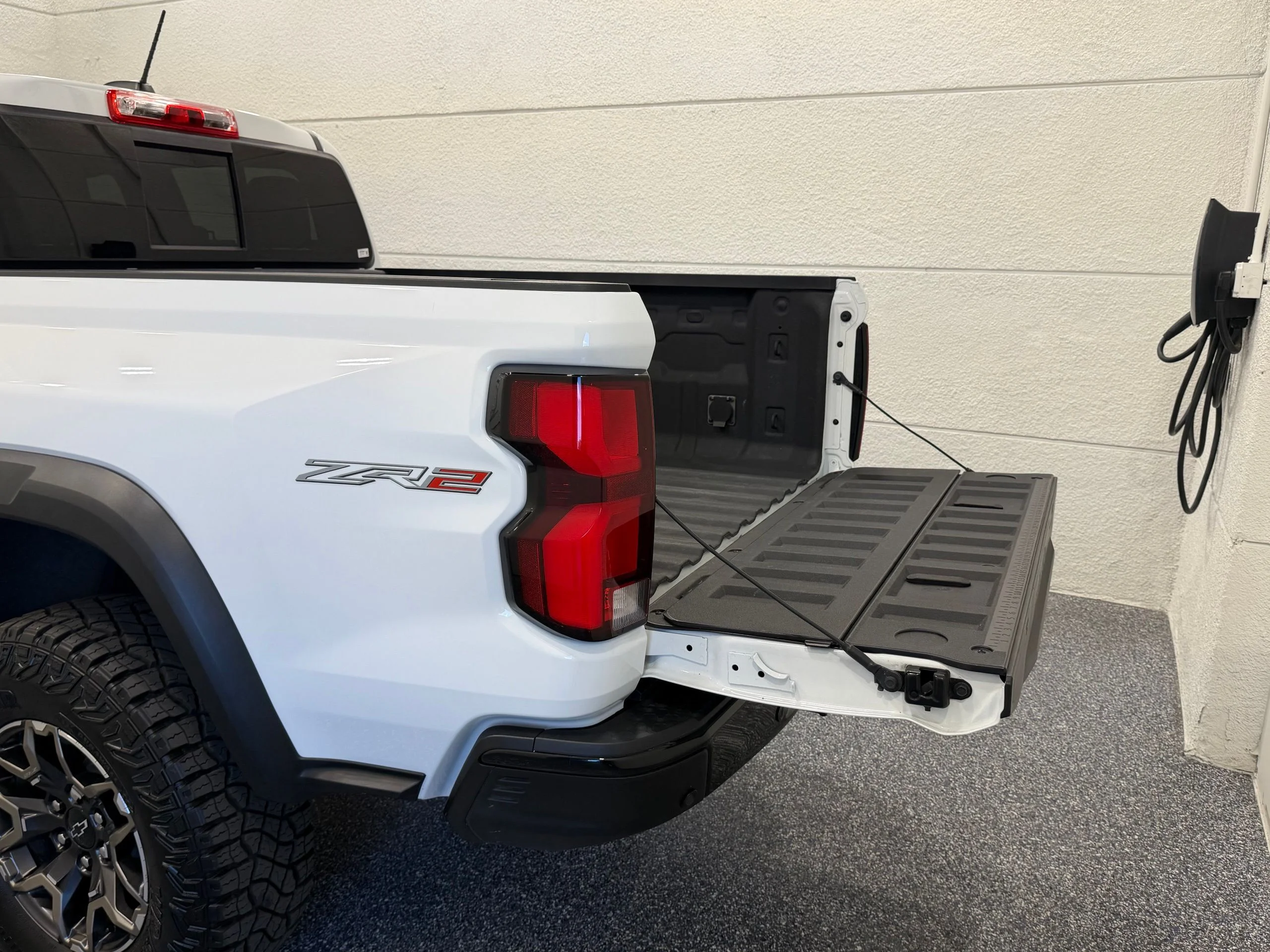 Used 2024 White Chevrolet ZR2 image 25