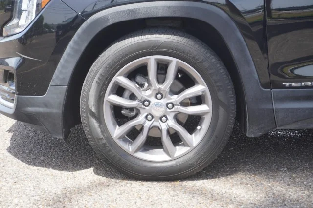 Used 2022  GMC SLT image 14