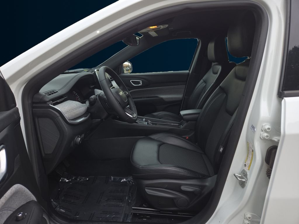 Used 2026 White Jeep Latitude image 10