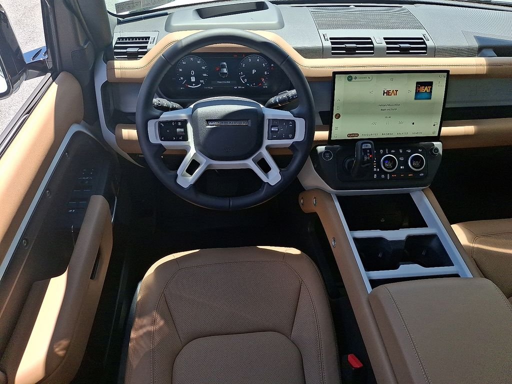 New 2026 Fuji White Land Rover X-Dynamic SE image 7