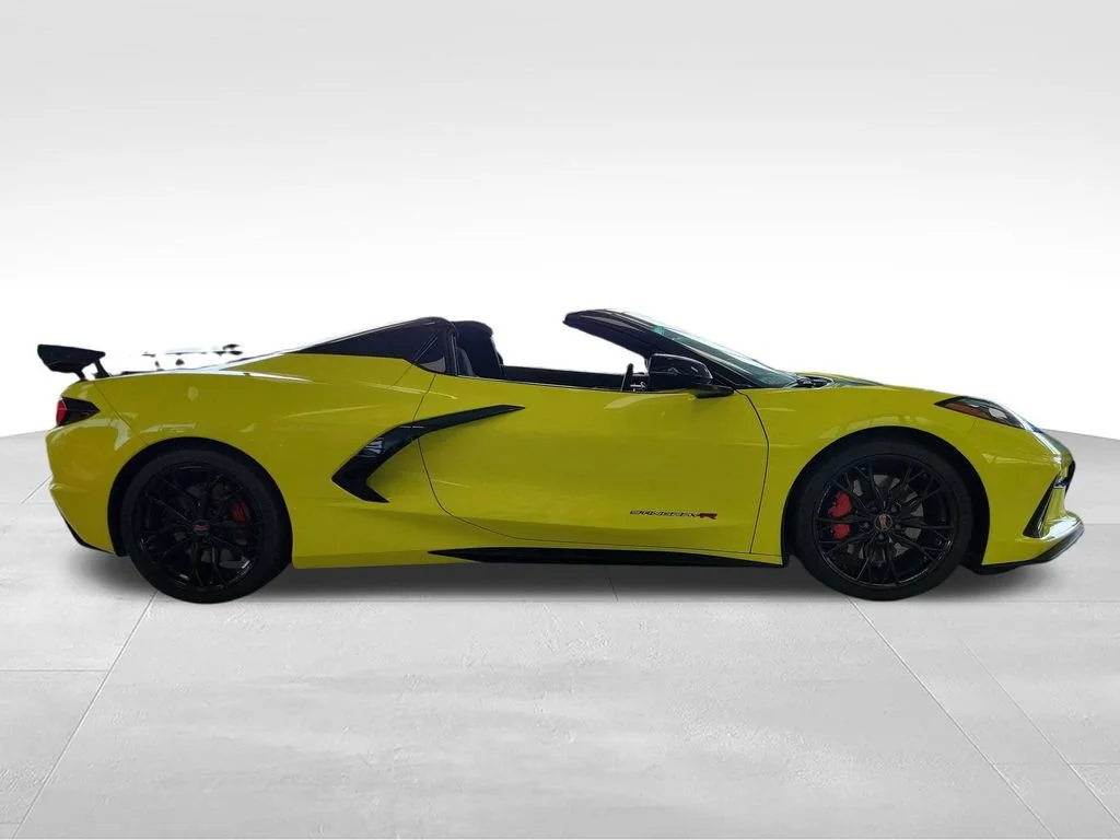 Used 2023 ACCELERATE YELLOW METALLIC Chevrolet 3LT image 11