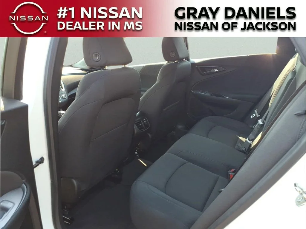 Used 2024 White Chevrolet LT image 27
