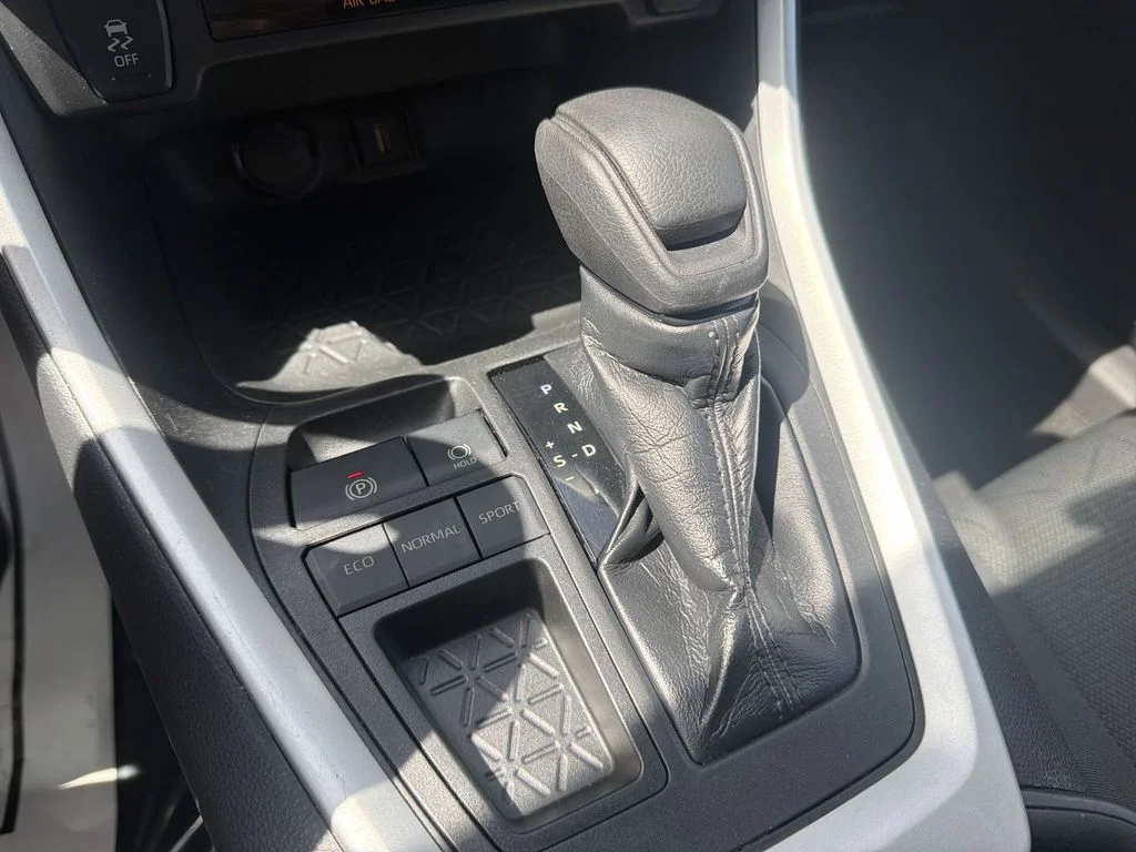 Used 2021 Silver Toyota XLE image 22