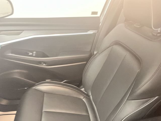 Used 2025 Silver Jeep Limited image 11