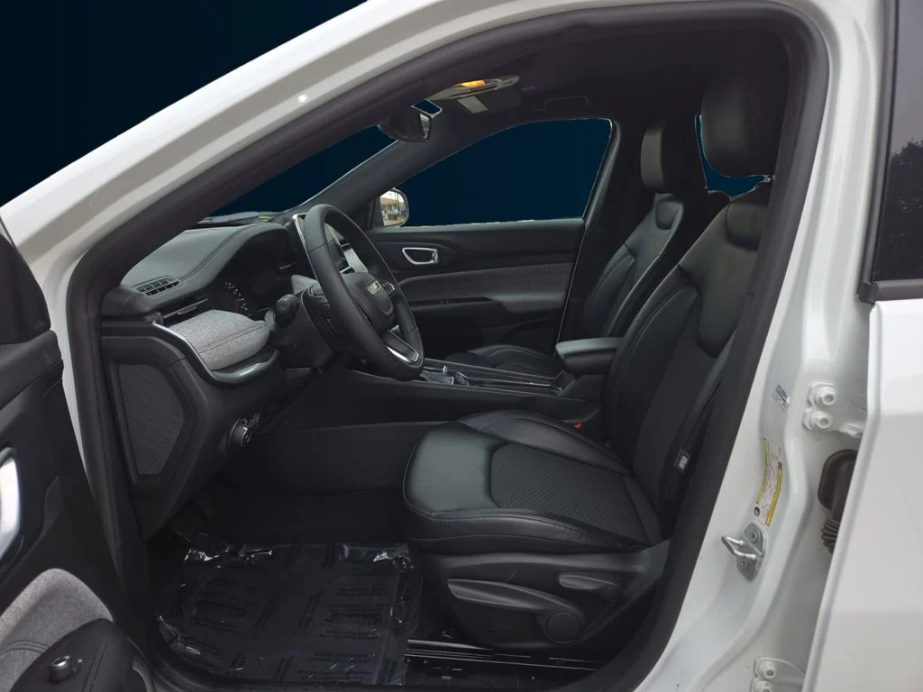 Used 2026 White Jeep Latitude image 10
