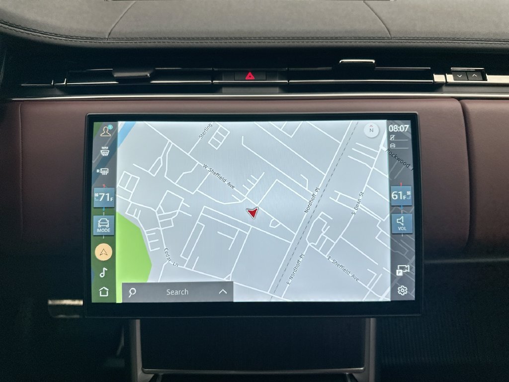 Used 2025  Land Rover SE image 29