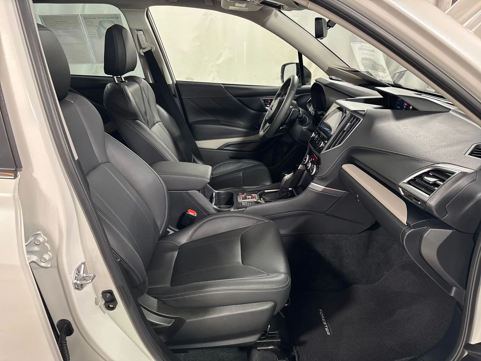 Used 2023 Crystal White Pearl Subaru Limited image 29