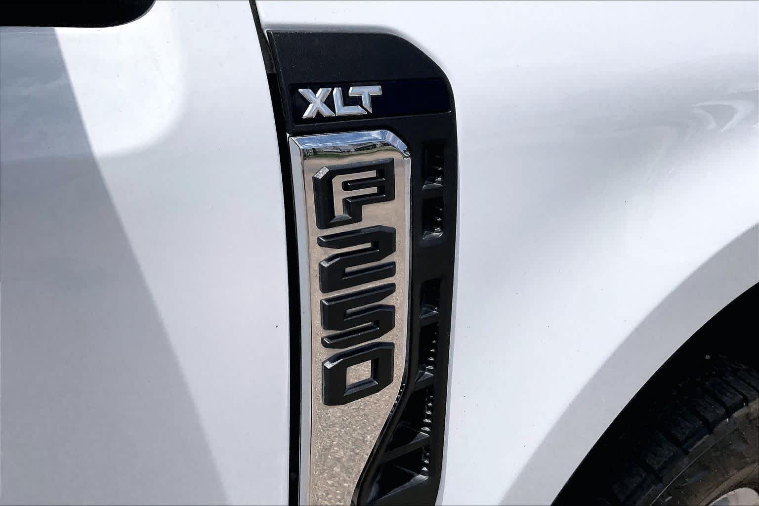 Used 2024 Oxford White Ford XLT image 29