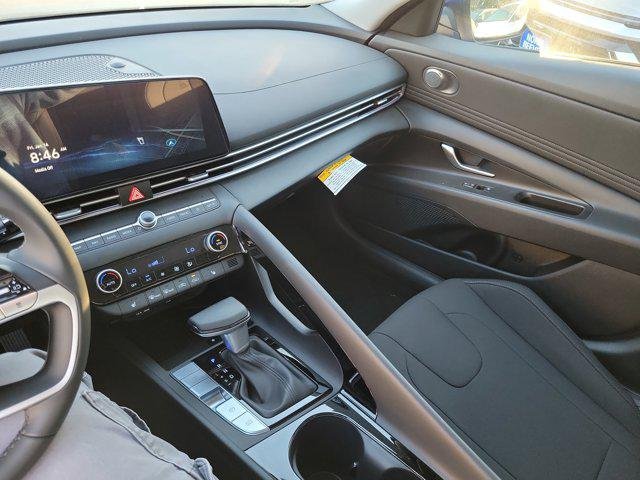 2025 Hyundai Elantra SEL - Photo 12