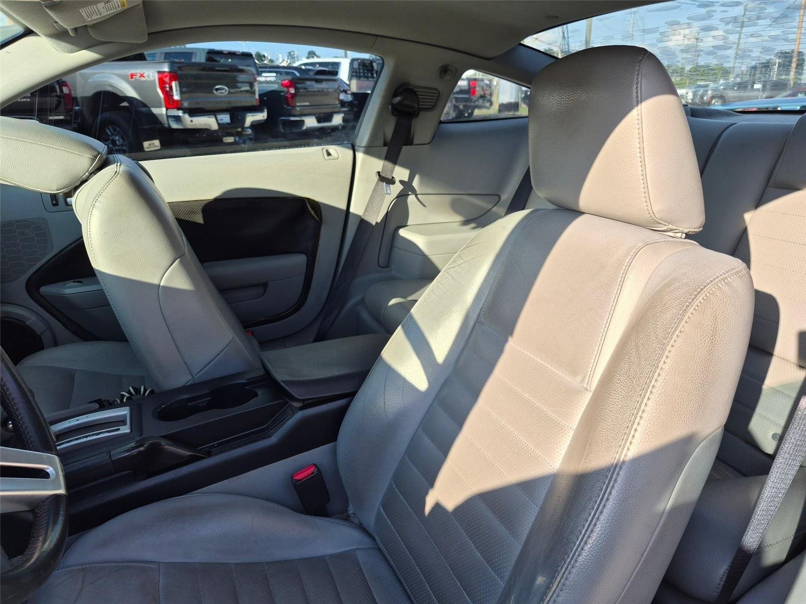 Used 2006  Ford GT Deluxe image 13