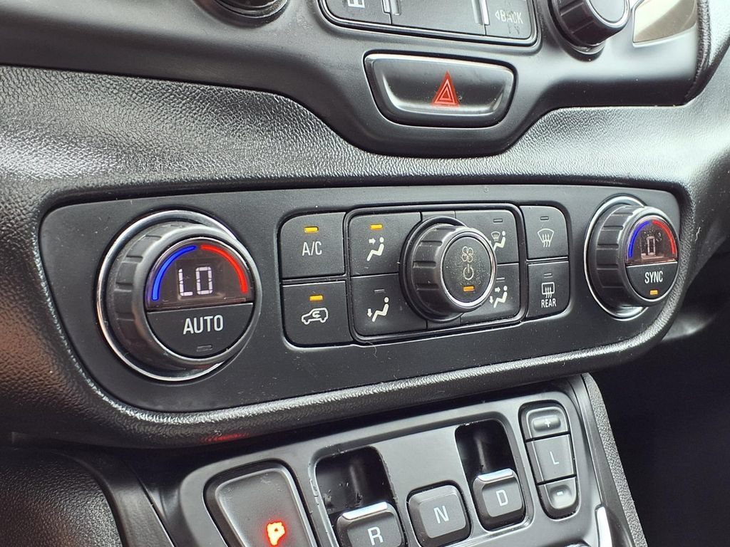 Used 2019 EBONY TWILIGHT METALLIC GMC Denali image 18