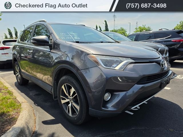 Used 2016 Magnetic Gray Metallic Toyota XLE image 3