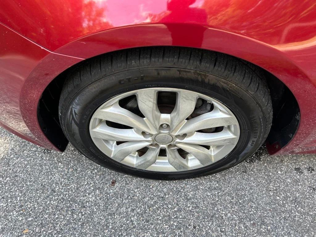 Used 2015 Red Kia EX image 12