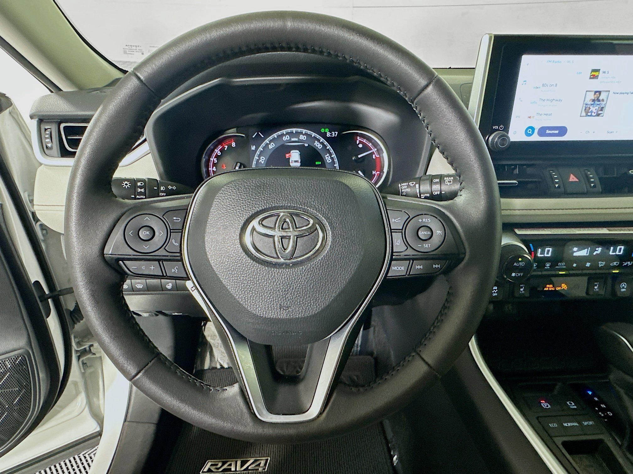 Used 2024 Pearl Toyota XLE Premium image 15