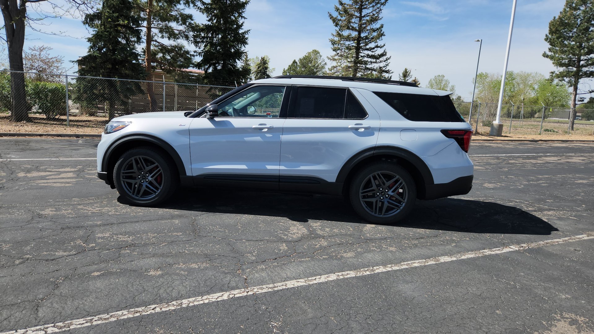 2026 Ford Explorer ST-Line - Photo 6