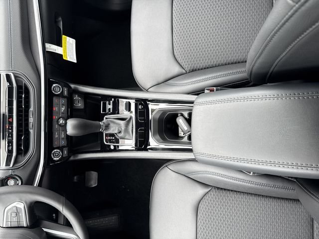 New 2026 White/off-white Jeep Latitude image 30