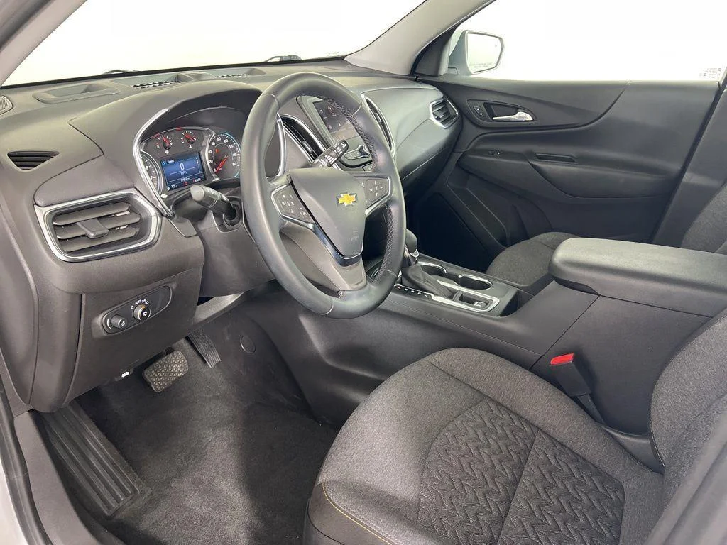 Used 2024 Summit White Chevrolet LT image 9