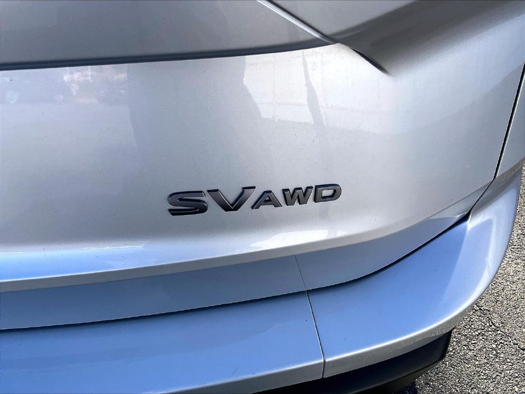 Used 2024 Brilliant Silver Metallic Nissan SV image 27