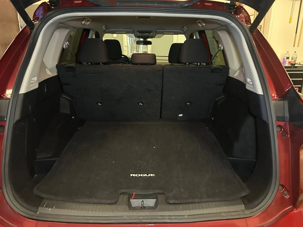 Used 2025 Scarlet Nissan SV image 19