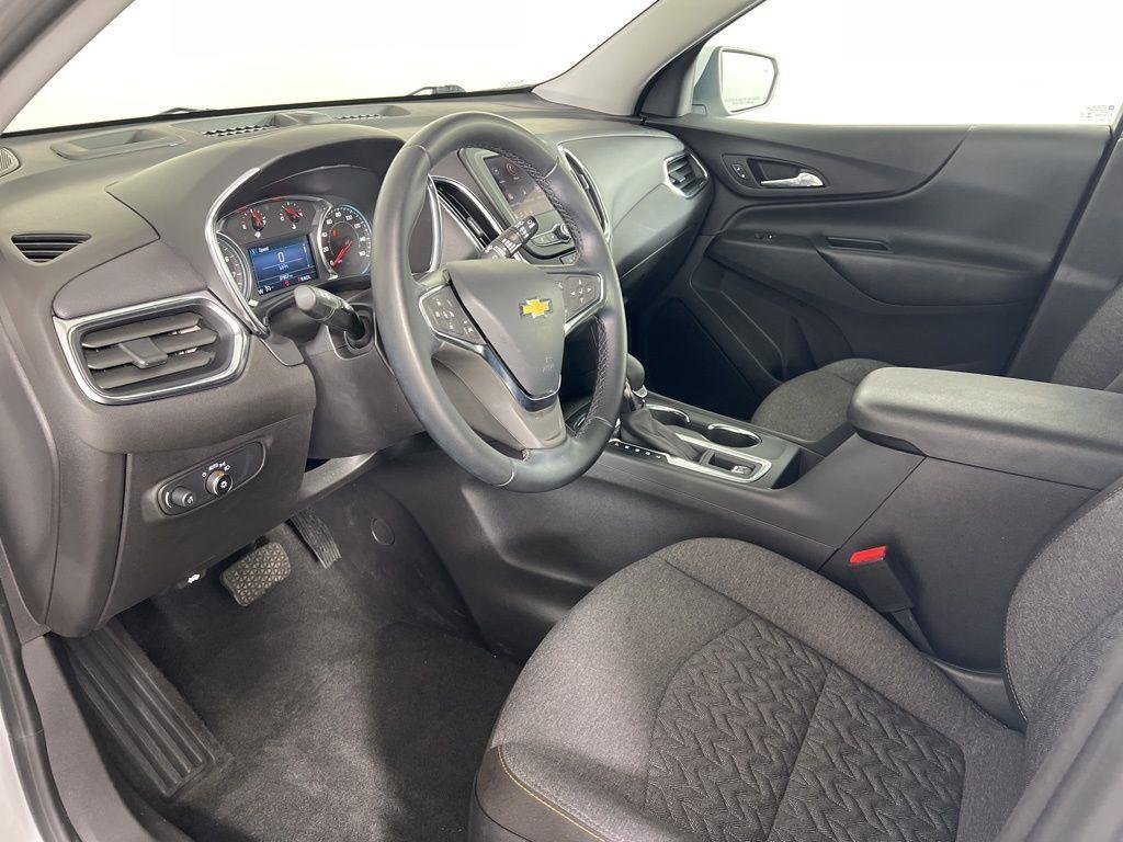 Used 2024 Summit White Chevrolet LT image 9