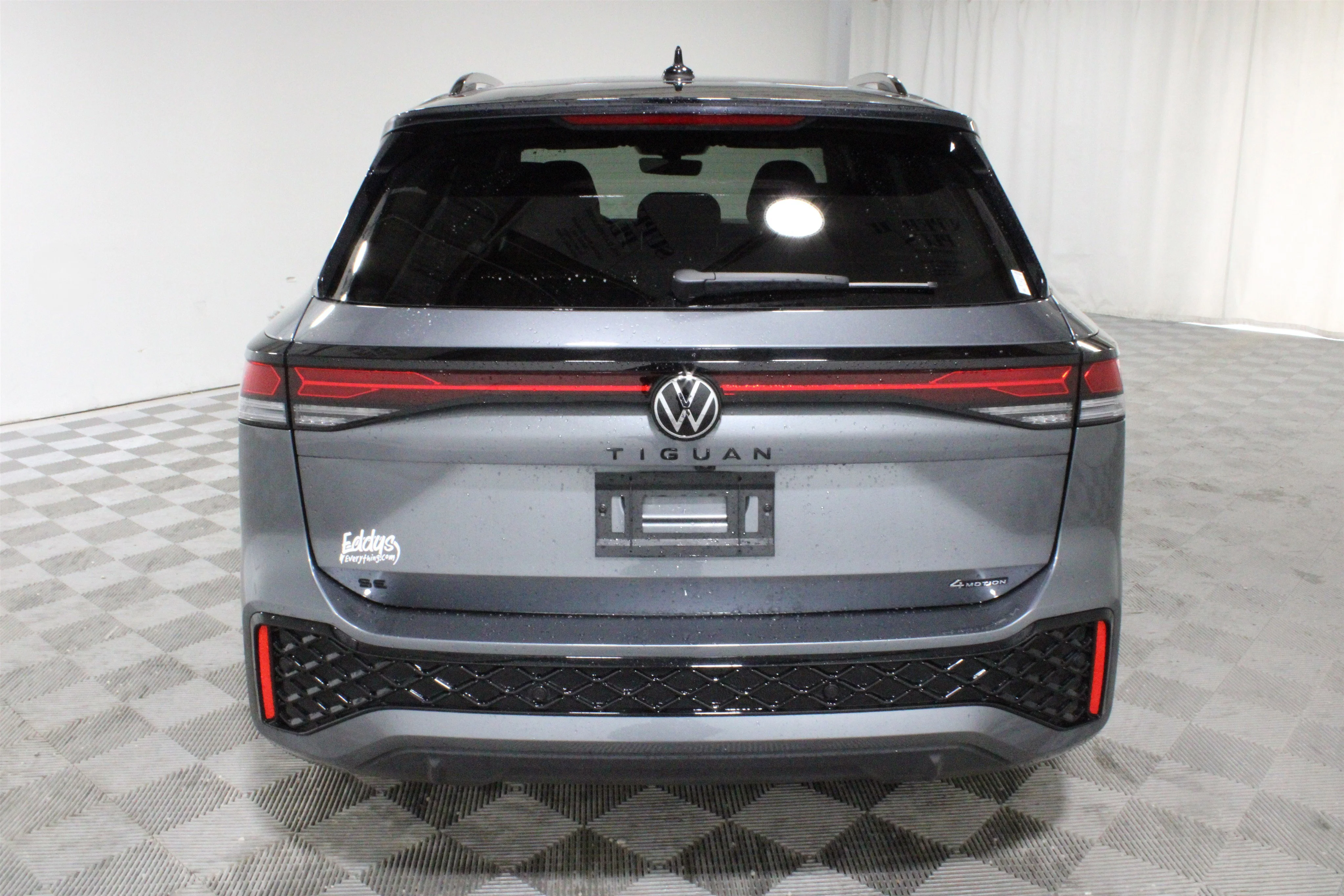 Used 2025 Platinum Gray Metallic Volkswagen SE R-Line Black image 28