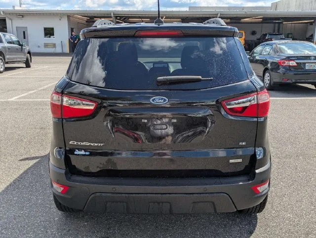 Used 2020 Shadow Black Ford SE image 4
