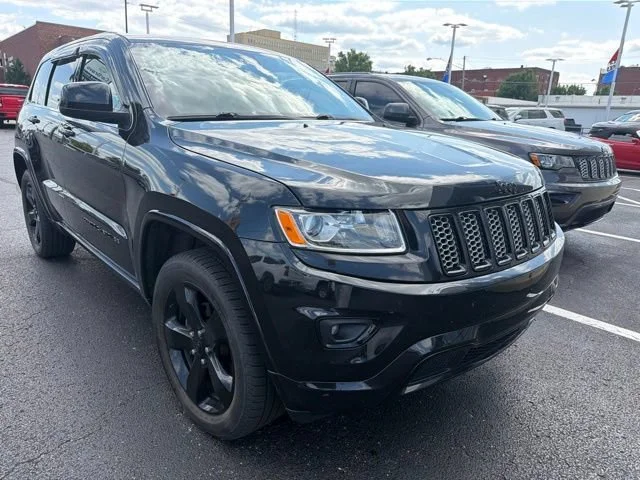 Used 2015  Jeep Altitude image 2