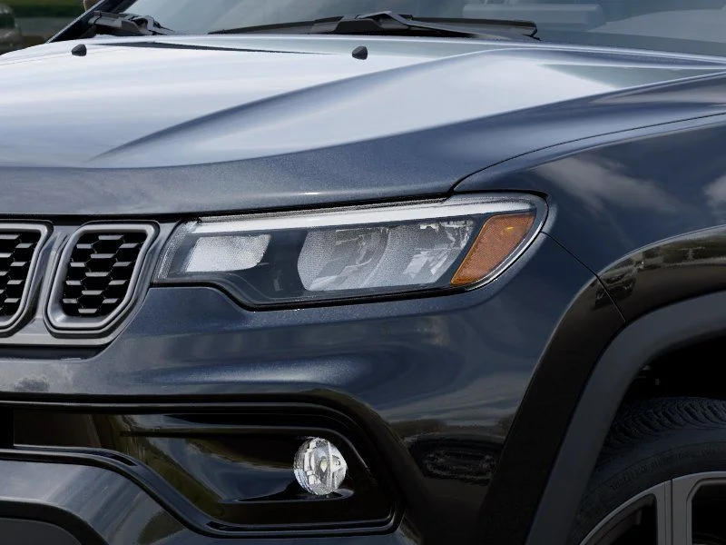 New 2026 Diamond Black Crystal Pearl-Coat Exterior Paint Jeep Limited image 10