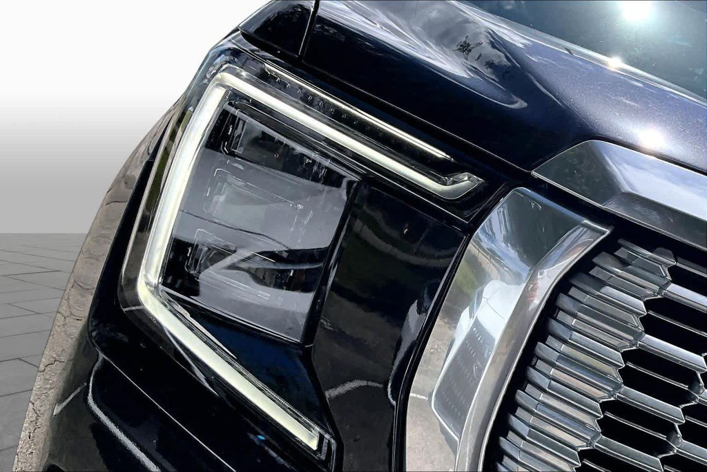 Used 2023 Silver GMC Denali image 28