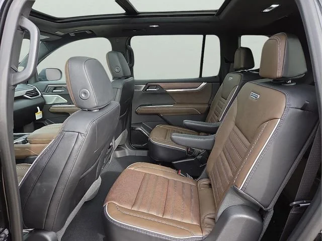 2026 GMC Acadia Denali Ultimate - Photo 10