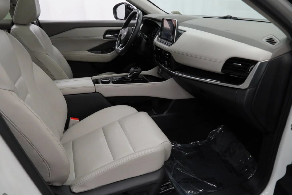 Used 2023 Pearl White Trico Nissan SL image 41