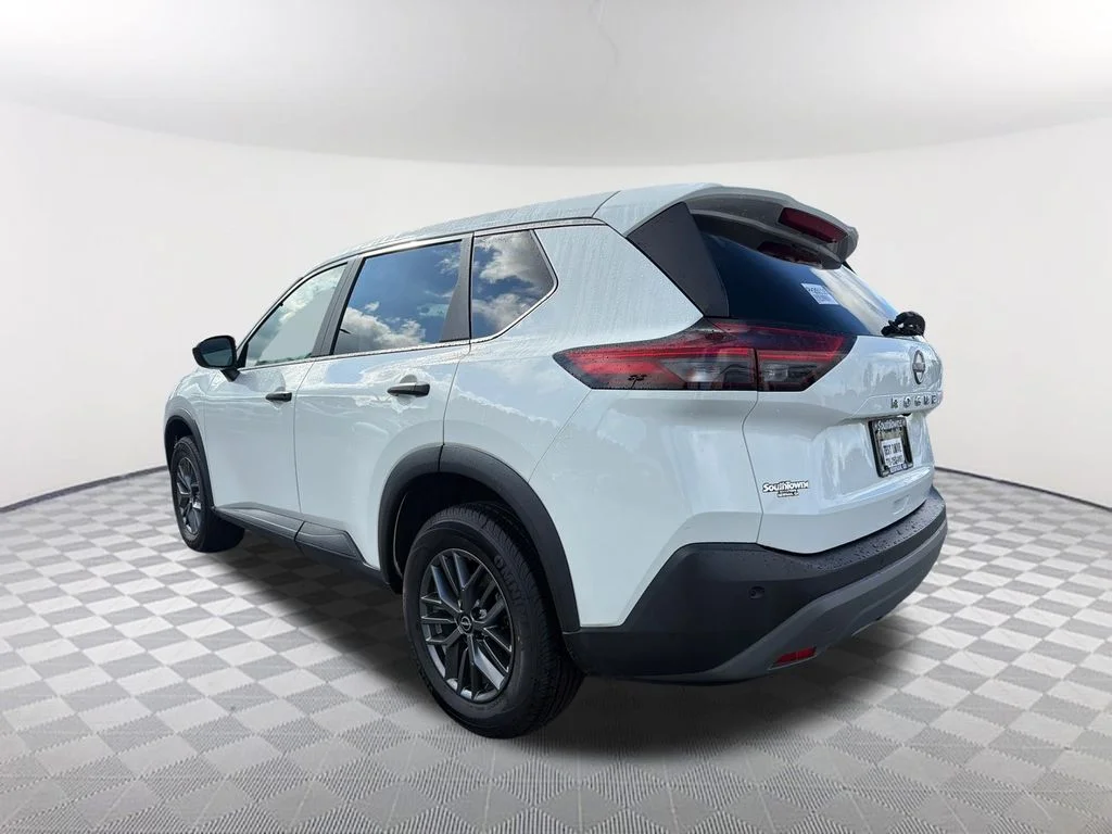 Used 2023 White Nissan S image 7