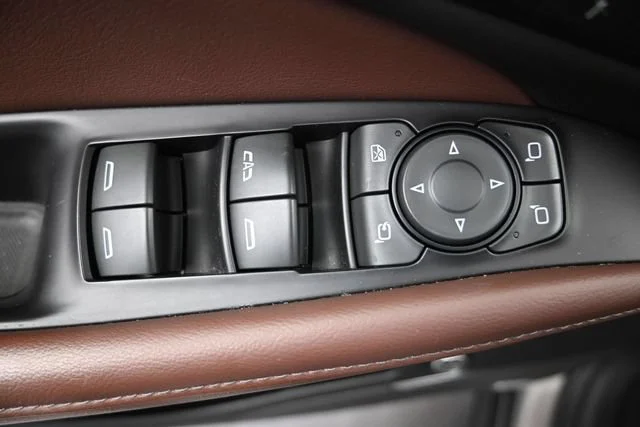 Used 2018 Includes Spectra Gray lower exterior accent color. Buick Avenir image 12