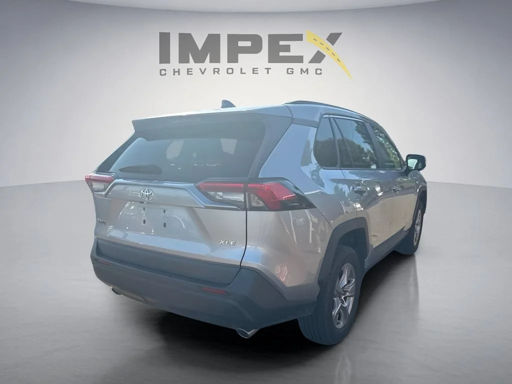 Used 2023  Toyota XLE image 5